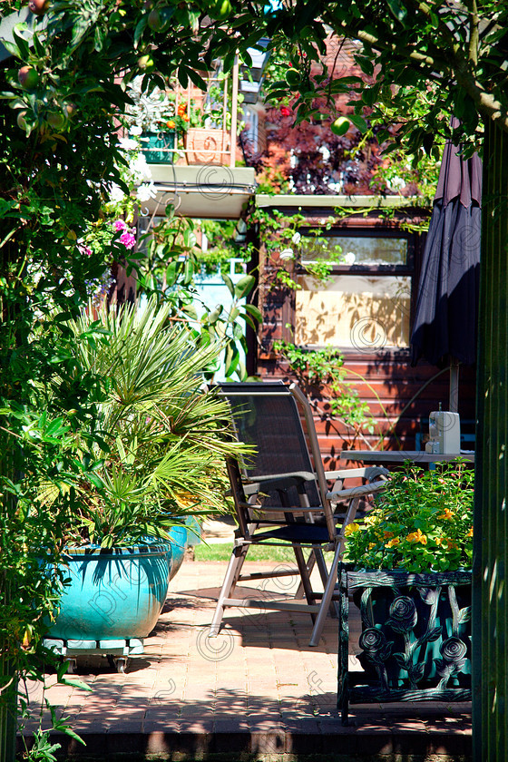 Garden 2 
 Keywords: garden shady seat archway summer england english